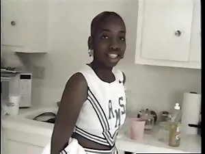 Uma adolescente porn ...