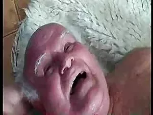 é uma vídeo pornô ca ...